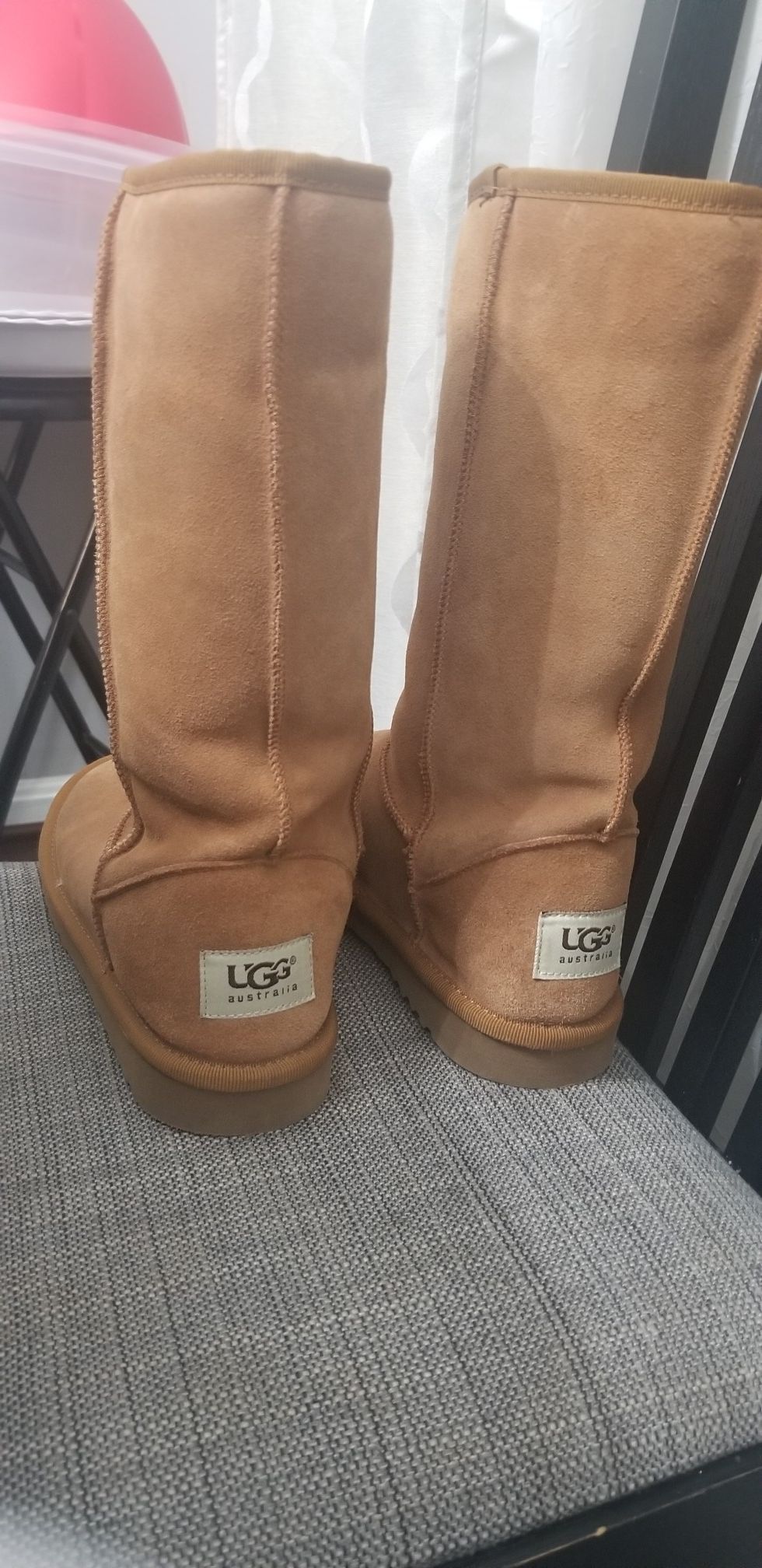 Like new size 5 UGGs