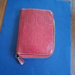 Coach Wallet https://offerup.com/redirect/?o=Q2FzZS5yZWQ=