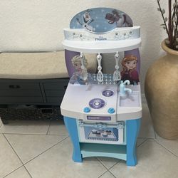 Frozen play kitchen