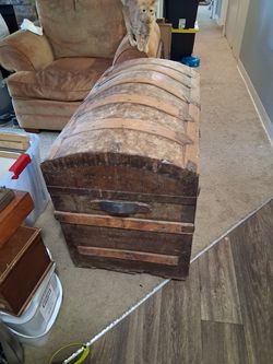 Free Antique Steamer Trunk