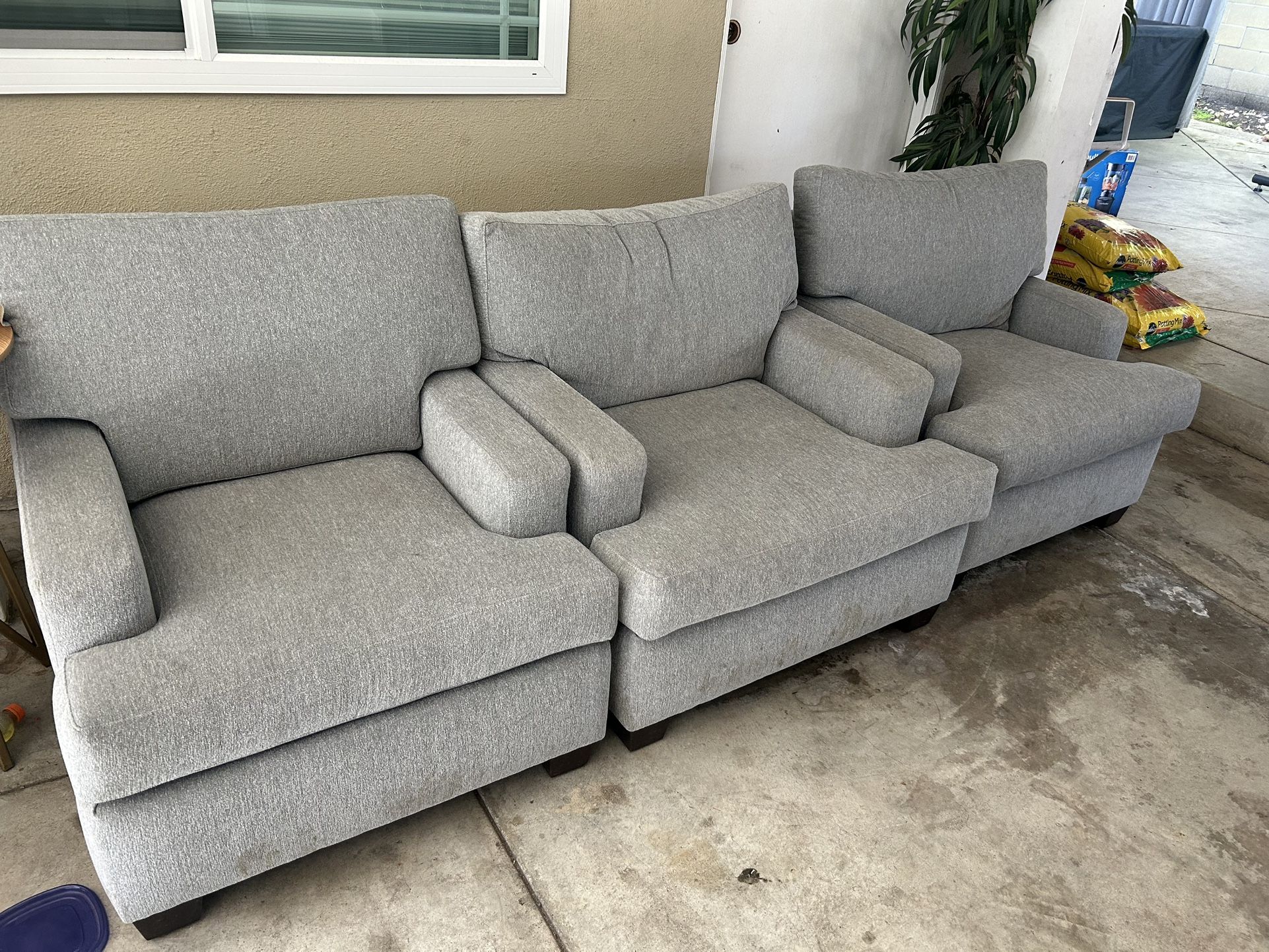 Free Free Free Free 4 Chairs In Good Conditions Don’t Need Them Anymore 