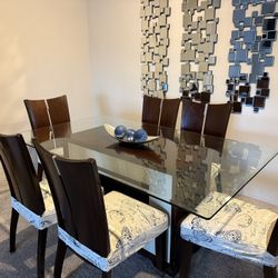 Dining Room Table And Chairs 