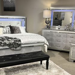 Allura Silver Panel Bedroom Set
Homelegance$10 Down Payment And Financing Available