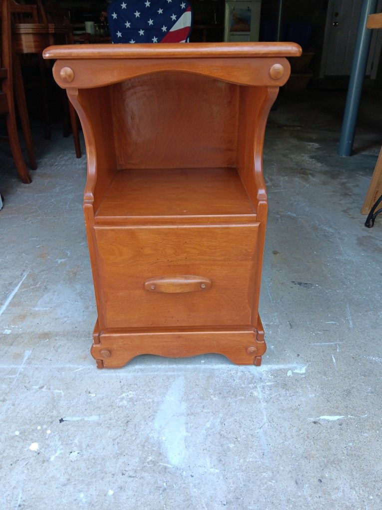1-Drawer Oak End Table