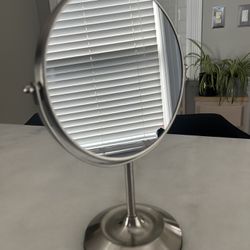 Double sided chrome make up vanity mirror