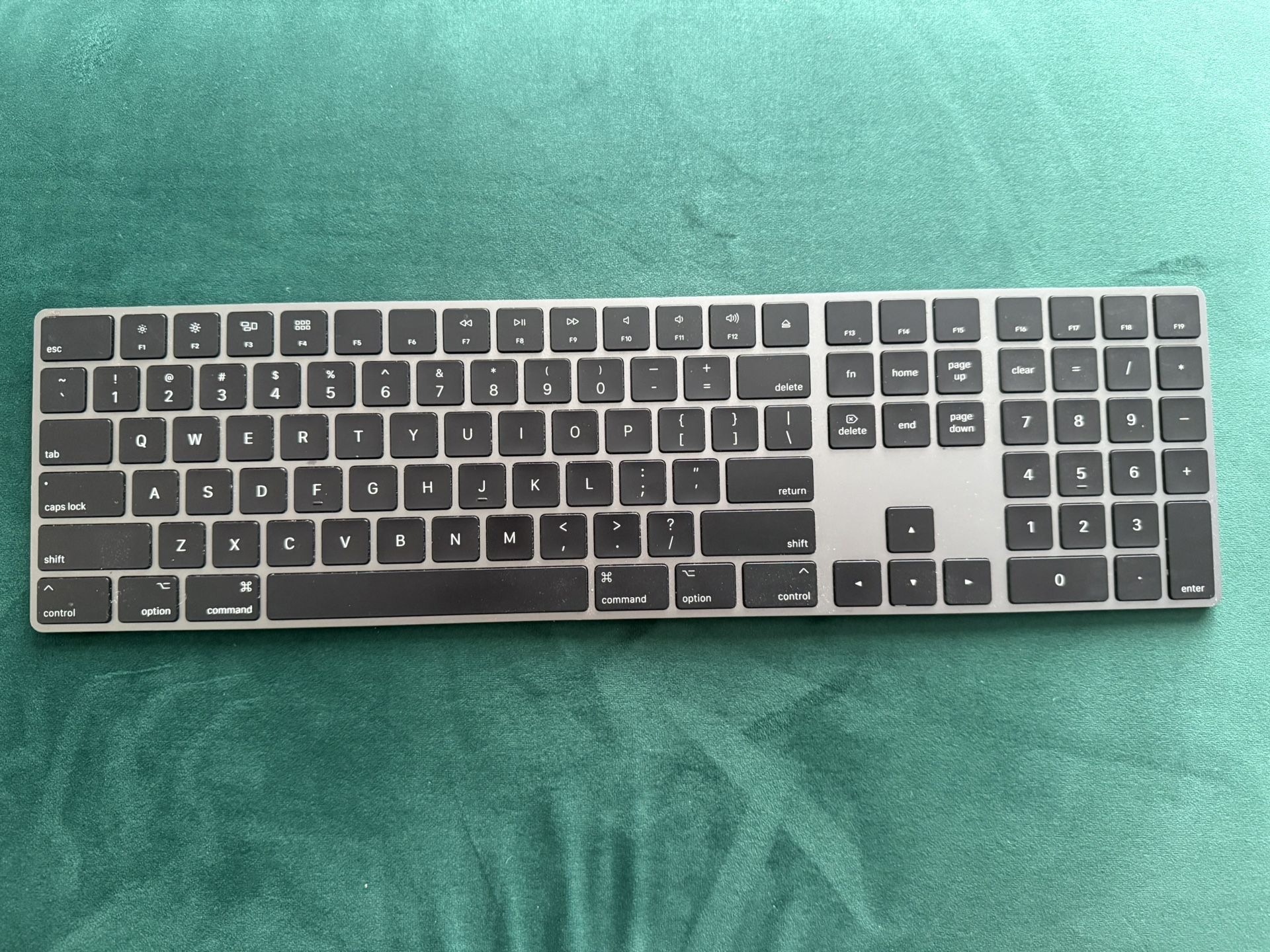 Apple Magic Keyboard (Gen 1)