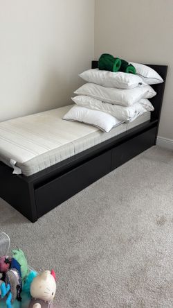 Full size bed