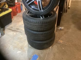 Set of 4 Black Alloy Wheels with Tires