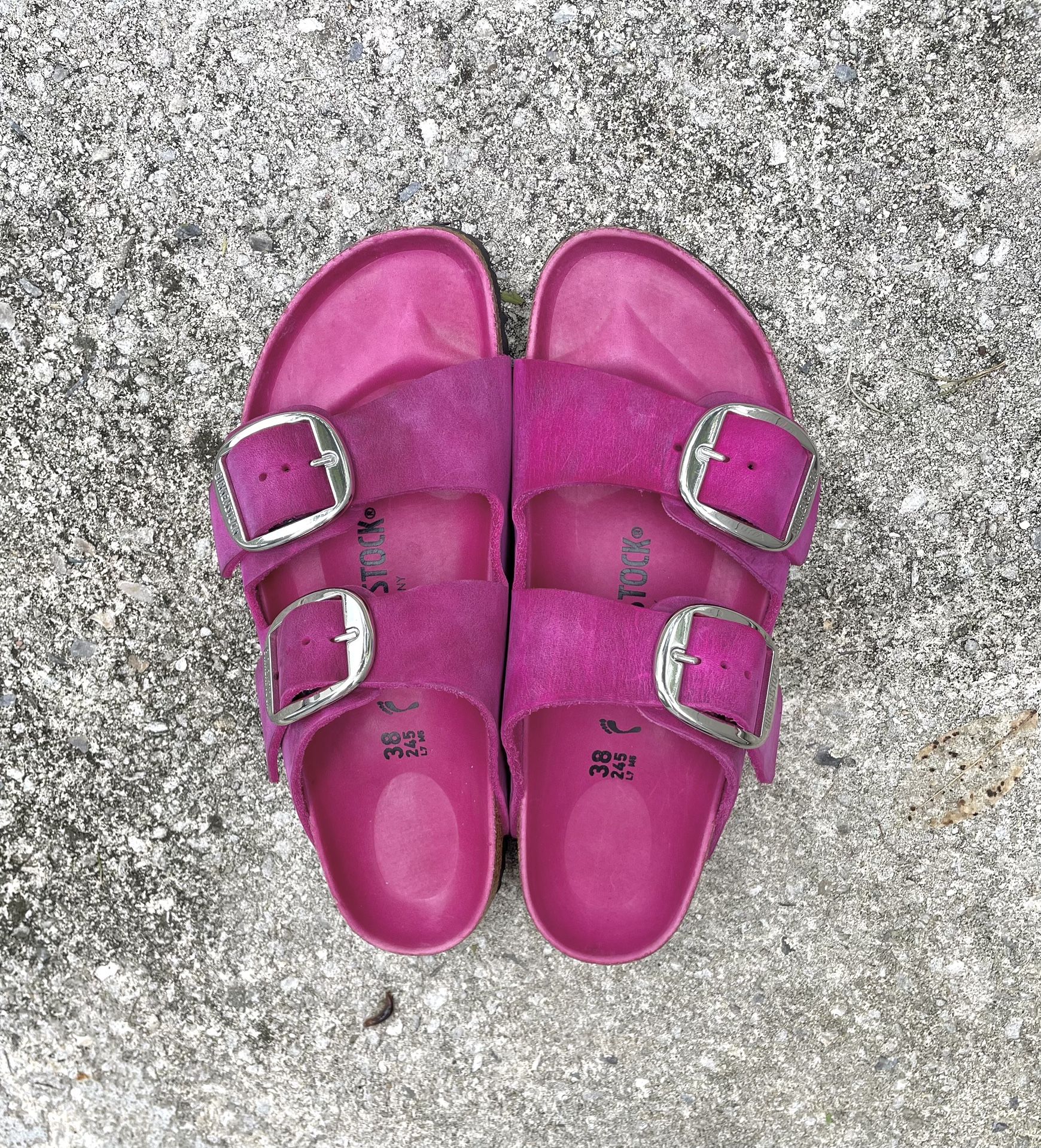 **NWOB** - Birkenstocks Arizona Big Buckle - Festival Fuchsia - Oiled Leather