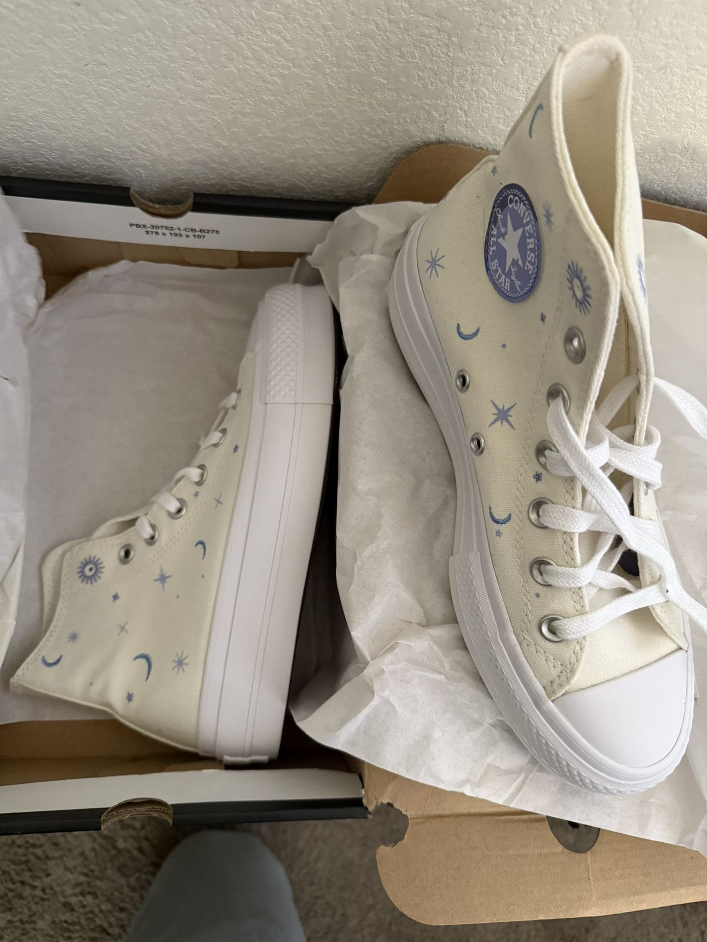 New Converse High Tops Women Shoe Size 6