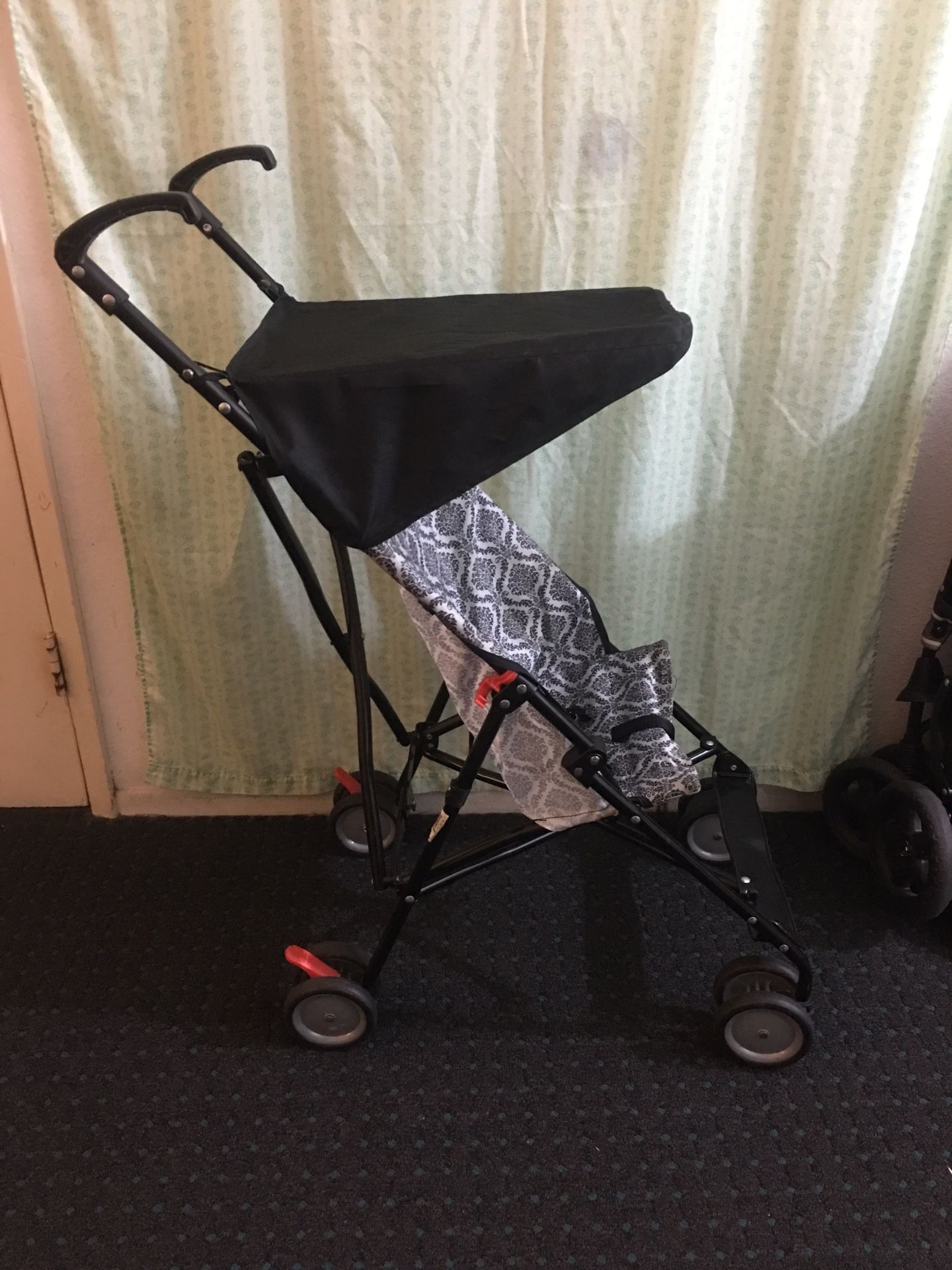 Black/ White lite stroller