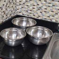 3  STAINLESS STEEL  MIXING BOWLS $25