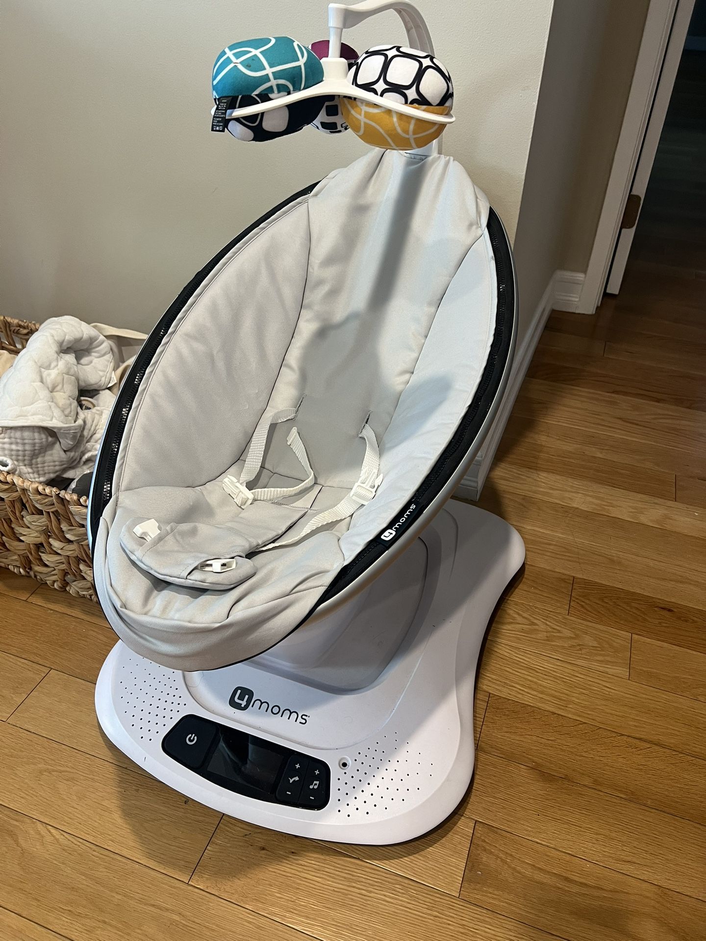 4 Moms Baby Motion Swing