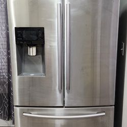 Samsung Refrigerator $250