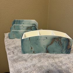 NEW MAKEUP HOLDER SET