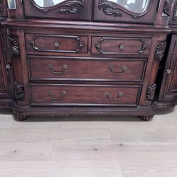Selling solid Wood China Cabinet 