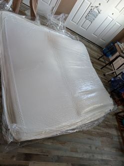 Avenco 12-inch King Size mattress — 80" L × 76" W.