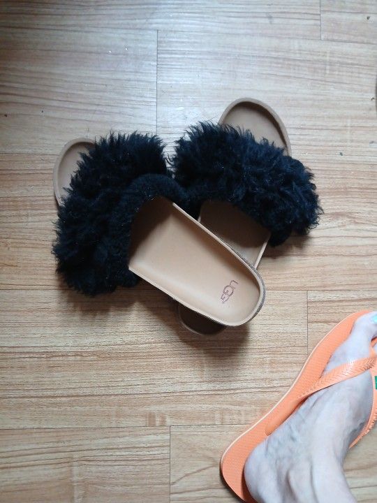 UGG DIANE WISP SLIDES!!