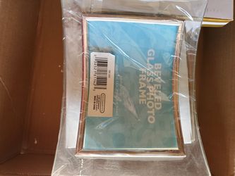 Curved glass picture frame