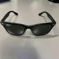 Ray-Ban RB4195 Wayfarer Liteforce Sunglasses - Unrivaled Style & Lightweight Comfort Step into legendary style with the Ray-Ban RB4195 Wayfarer Litefo