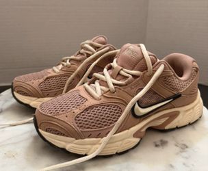 Nike v5 rnr size 7 women’s