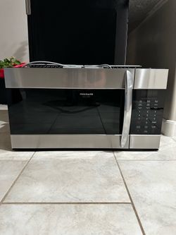 Frigidaire Gallery Stainless Steel Microwave