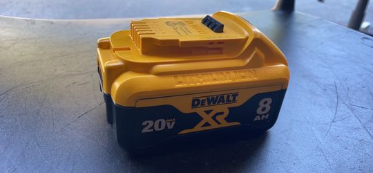 DEWALT XR 20-Volt Max 8 Amp-Hour Lithium Power Tool Battery