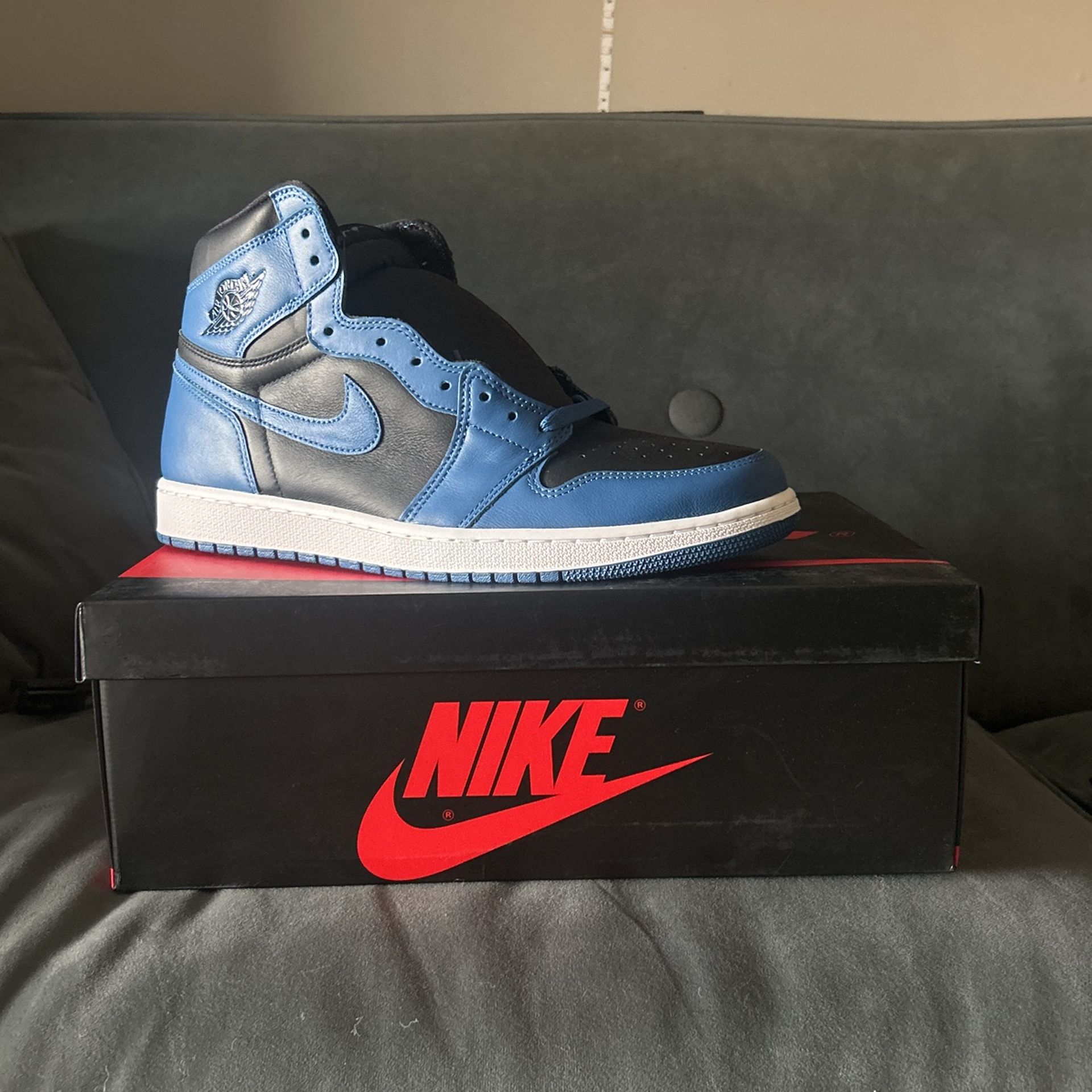 Jordan 1 retro high OG never worn