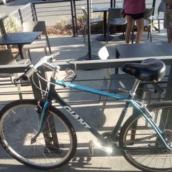 Giant R3 Like New ! Medium Blue