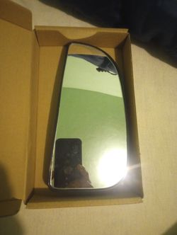 Small Side Mirror That Is Used In Truck Mirrors