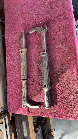 2 USA Tools To Pulling Nails Old Vintage Tools Good Conditions 15 Dls Each