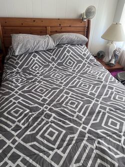 Queen Size Wooden bed