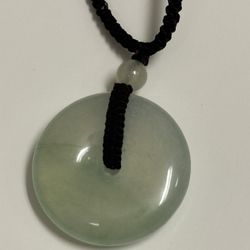 BEUTIFULL JADE STONE WITH ADJUSTABLE NECKLACE 