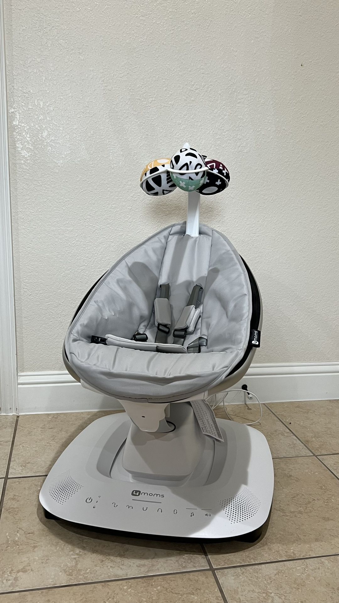 mamaRoo® multi-motion baby swing®