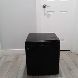 Mini Fridge 17 W X 18 L X 19 H Inches 