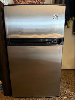 Mini fridge