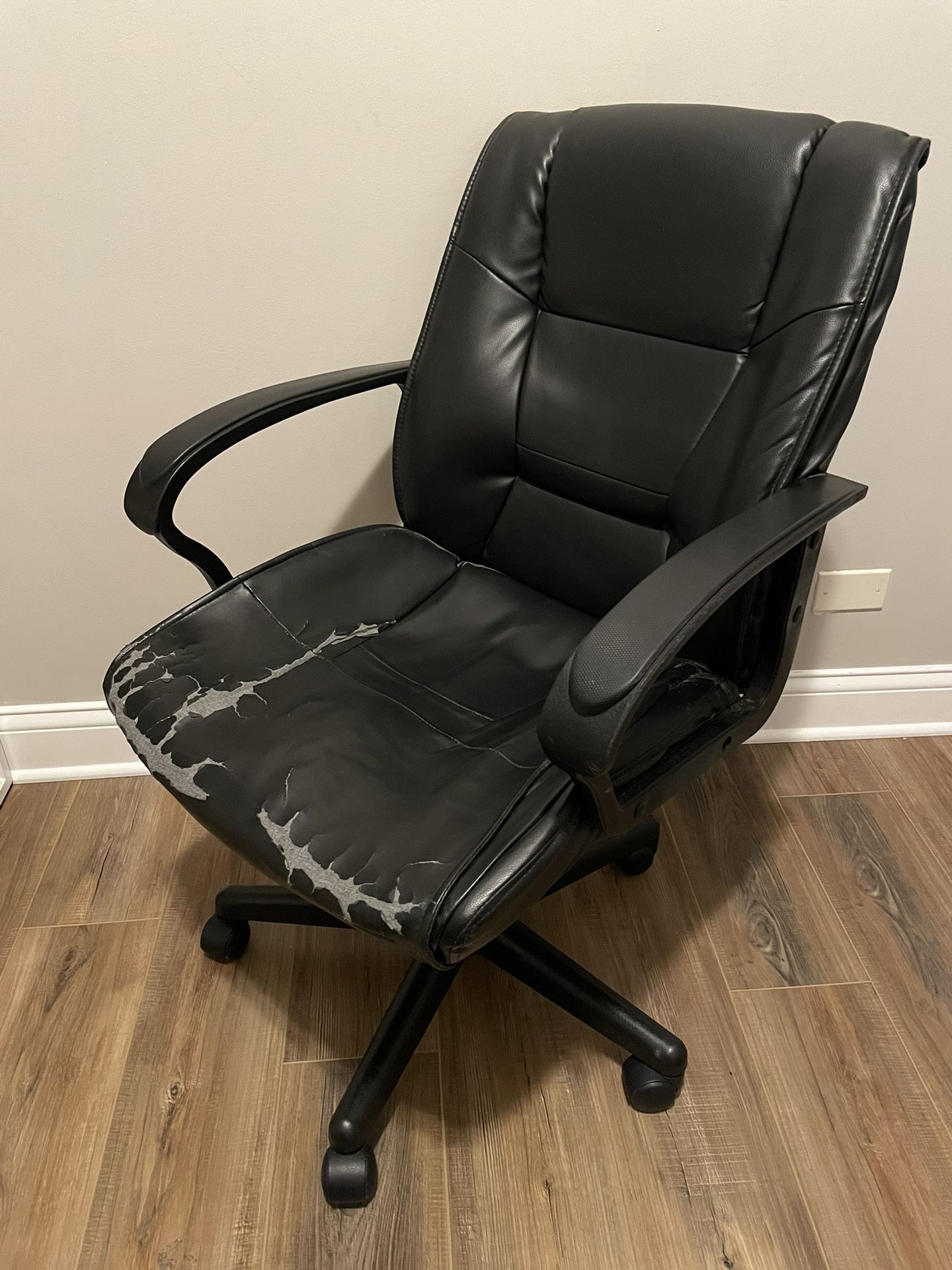 FREE Office Chair Black Pleather