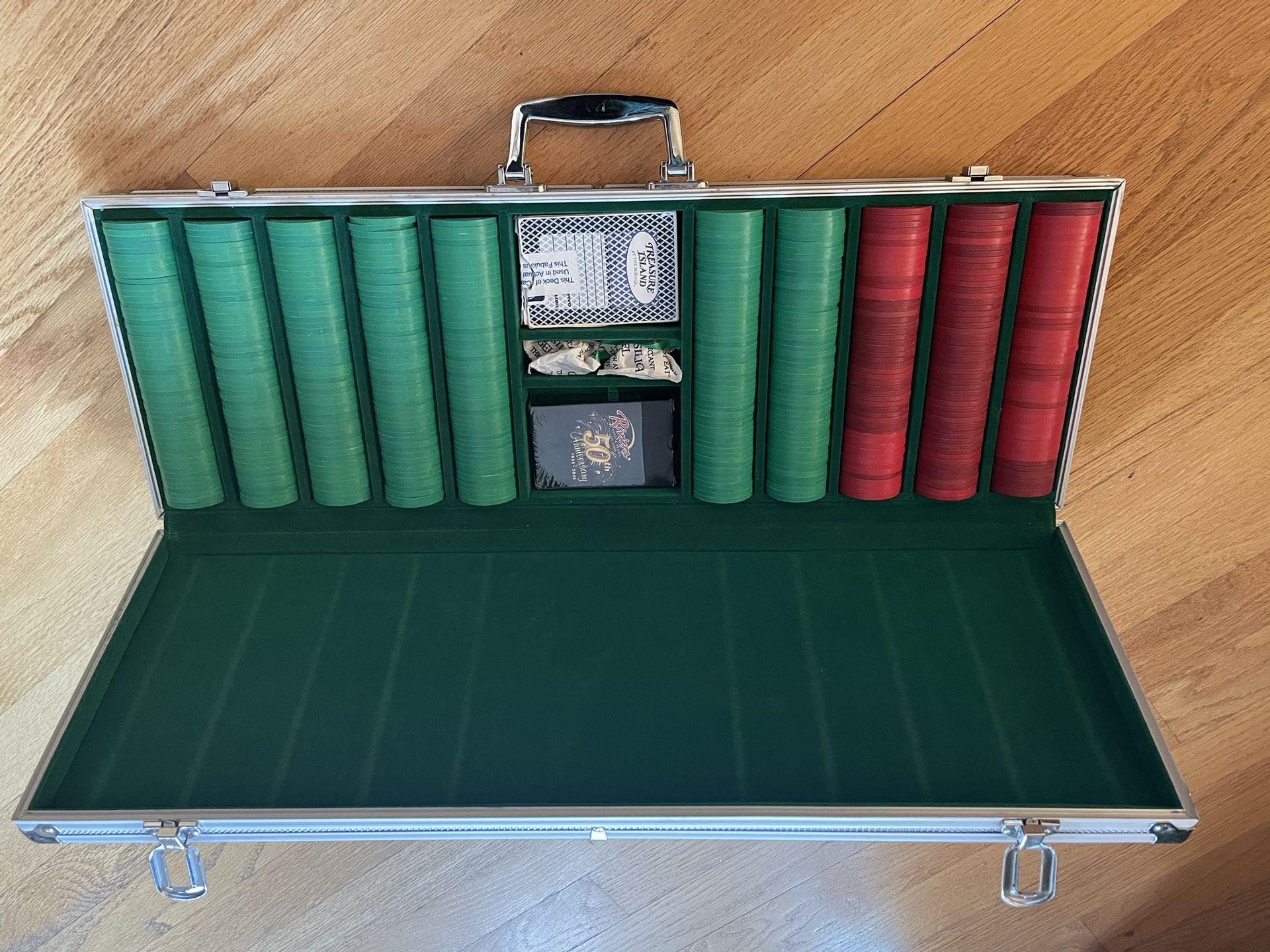 Poker Set With Aluminum Case