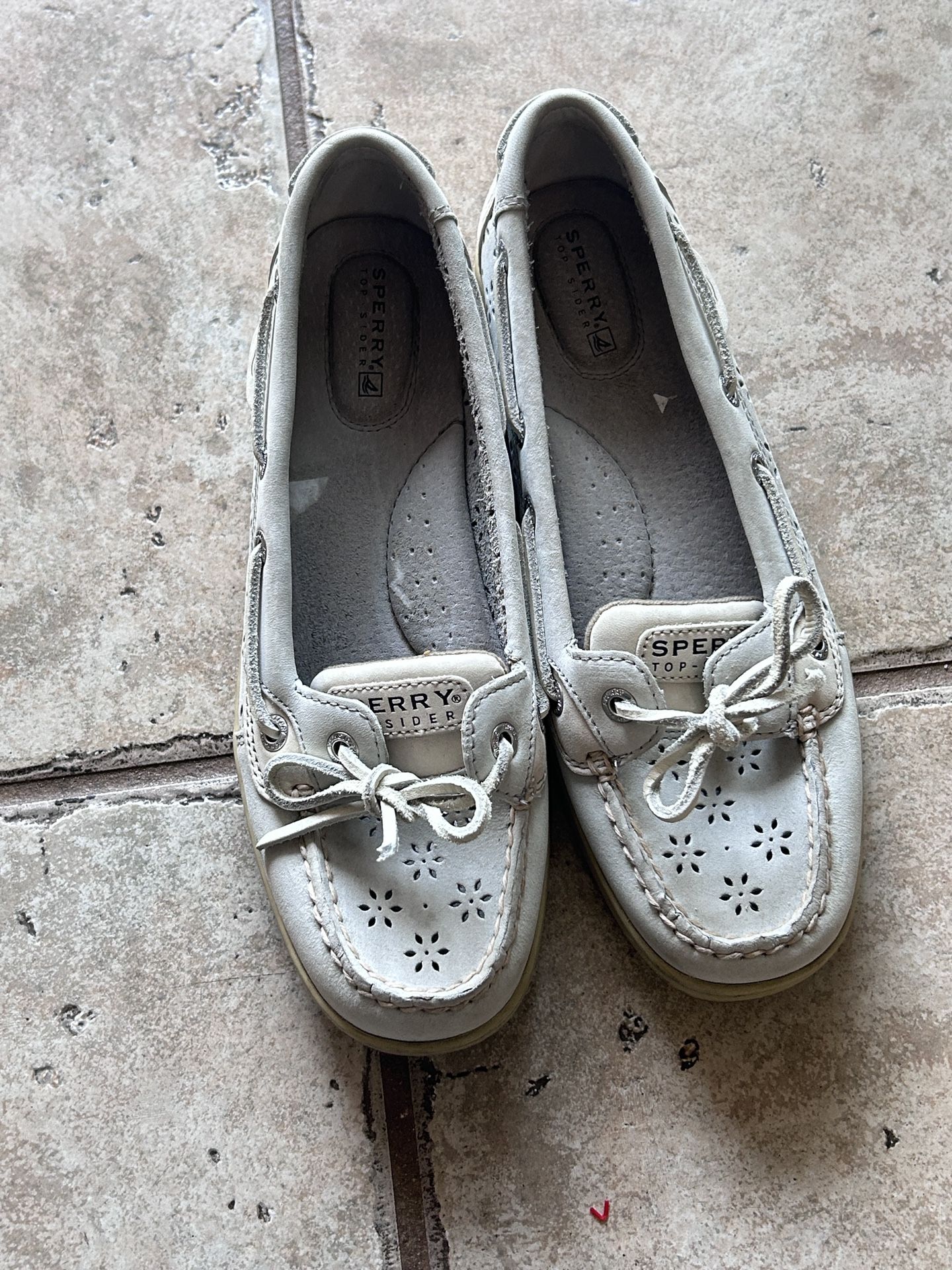 sperry eyelet flats
