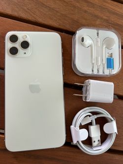 iPhone 11 Pro 64gb (Unlocked ) Charger & Earphones Included