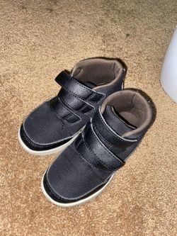 Size 8 1/2 American Eagle kids shoes