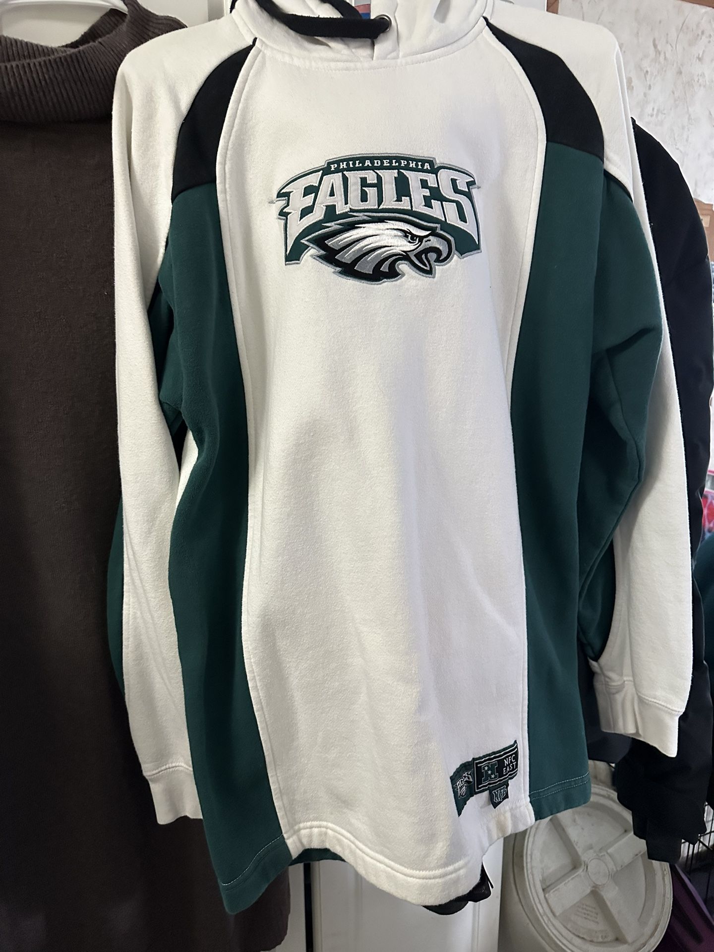 PHILADELPHIA EAGLES HOODIE SIZE MEDIUM