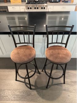 Set of 2 Swivel Counter Height Bar Stools