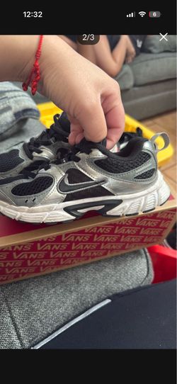 Nike kids size 12Y ($25.00)