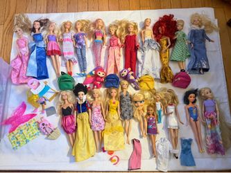HUGE LOT OF BARBIES MOST GENUINE MATTEL SOME DISNEY MATTEL CLOTHES & ACCESSORIES