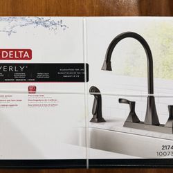 Delta Everly 2-Handle Kitchen Faucet w/ Side Sprayer – Matte Black – New in Box