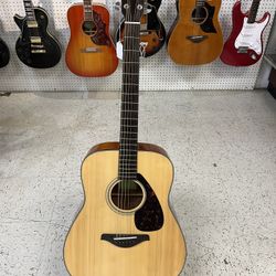 Yamaha Acoustic Guitar 