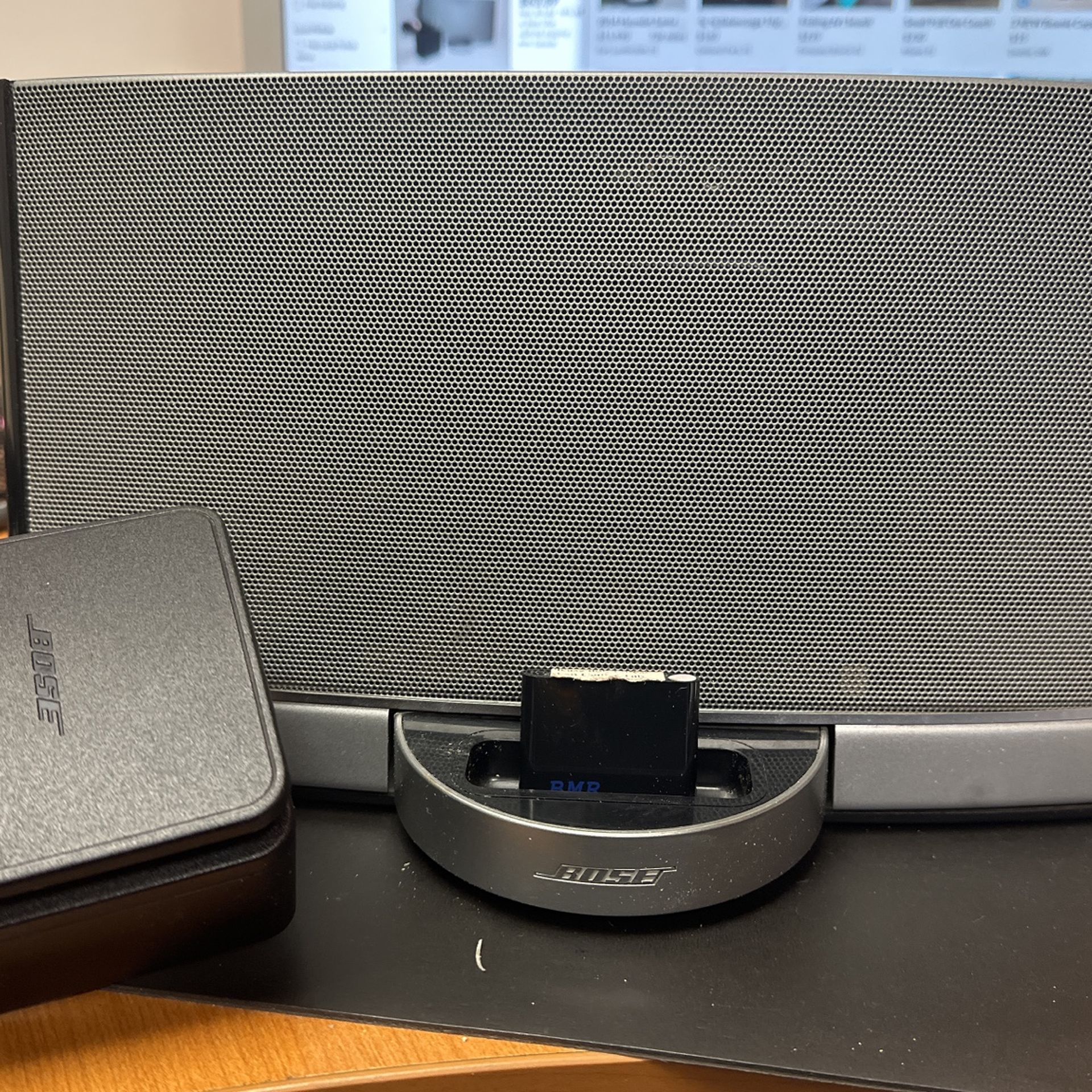 Bose Sound Dock Portable Speaker W/ Bluetooth & Charger Audio & Speakers