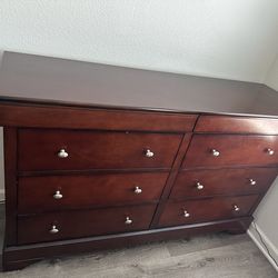 2 Dressers 2 Nightstands
