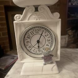 Bath And Bodyworks 2022 Christmas Clock 3 Wick Candle Pedestal with Mouse